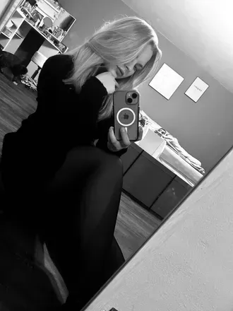 OnlyFans cuenta emilia282 avatar 1
