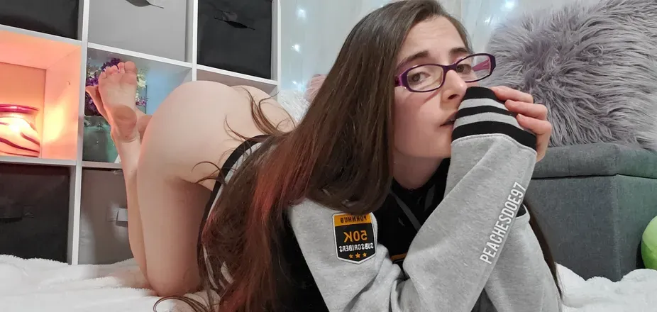 OnlyFans cuenta peachesdoe header 2