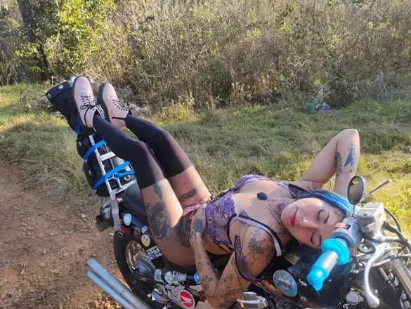 OnlyFans account  wildhoneyhoney avatar 1