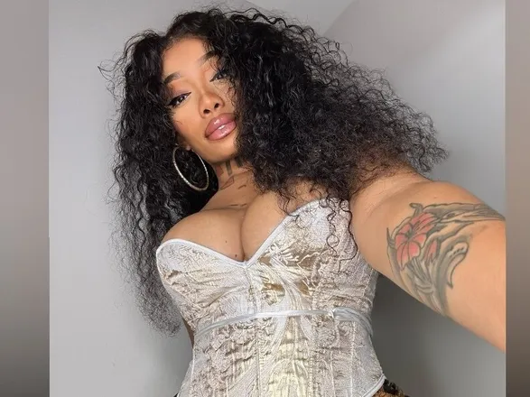OnlyFans cuenta iamlatrue header 2