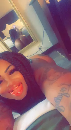 OnlyFans cuenta cocomontana1 header 2