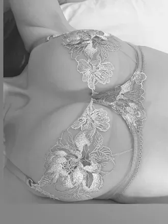 OnlyFans cuenta missemilyhunt header 2