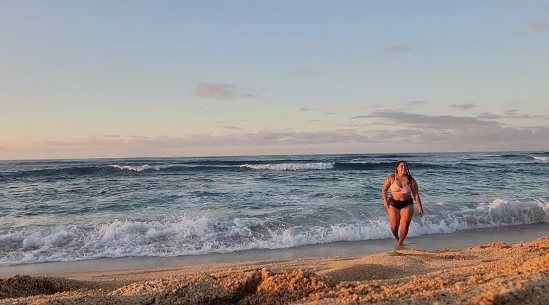 OnlyFans cuenta justyourtypicalislandgir header 2