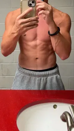 OnlyFans account  youraverageguyz avatar 1