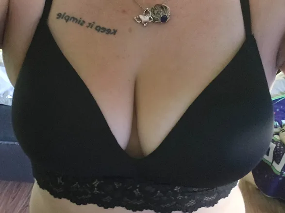 OnlyFans account  badvisionbabe header 2