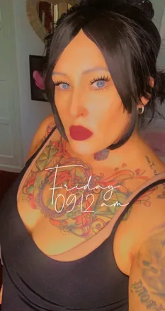 OnlyFans cuenta mommaqueen1985 header 2