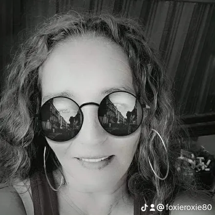 OnlyFans cuenta foxie_roxie header 2