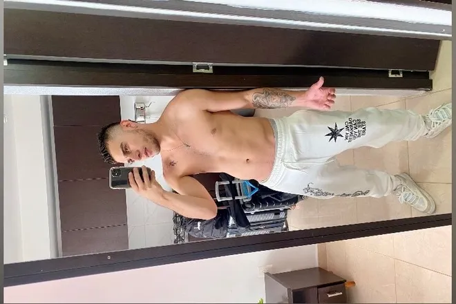 OnlyFans cuenta ryan_2121 header 2