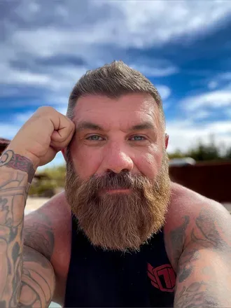OnlyFans account  thatguybearded avatar 1