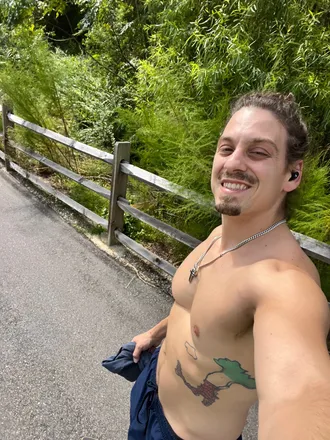 OnlyFans cuenta chiapet31 header 2