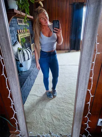 OnlyFans cuenta crimson_bombshell avatar 1