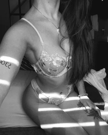 OnlyFans cuenta celinee7siebenfree header 2