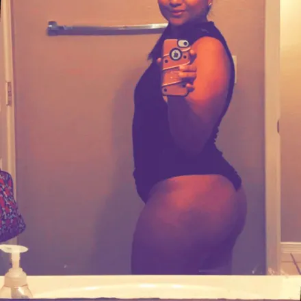 OnlyFans cuenta yourfavlatina18 header 2