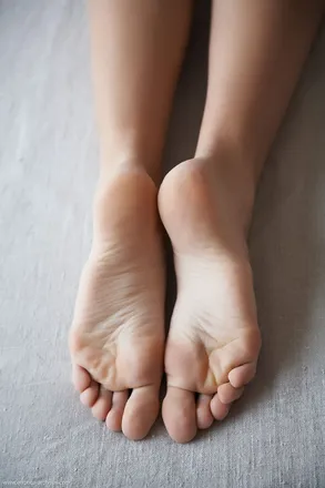 OnlyFans cuenta feetpeach3 header 2