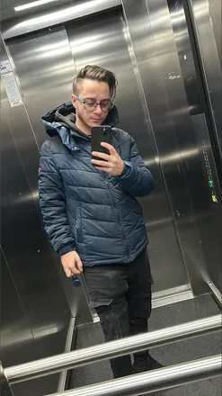 OnlyFans cuenta alex070600 header 2