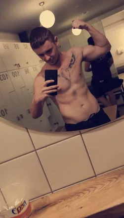 OnlyFans cuenta moldoofficial4 avatar 1