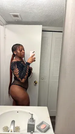 OnlyFans cuenta therealluccy avatar 1