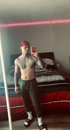 OnlyFans cuenta kyrietravis_00 header 2