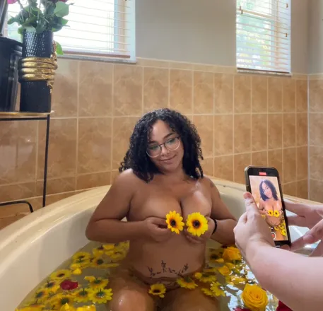 OnlyFans cuenta yourfavoritelilbaby header 2