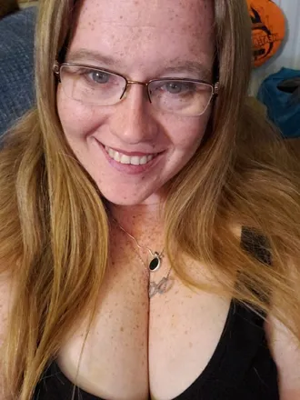 OnlyFans account  red40 header 2