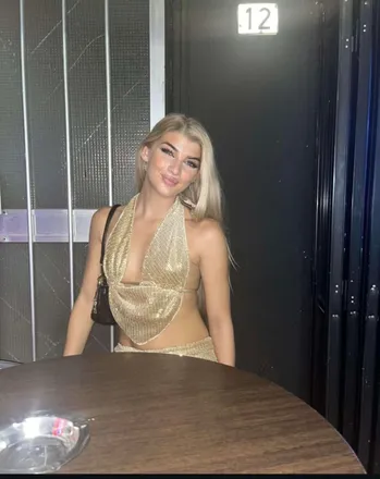 OnlyFans cuenta urlittleizzy header 2