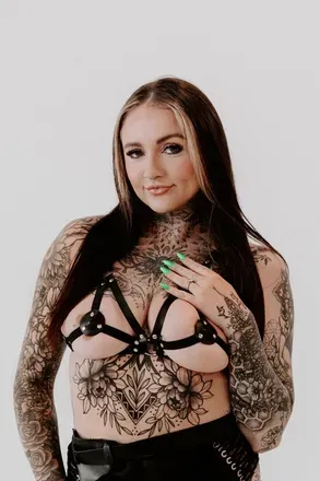 OnlyFans cuenta titswithtatss avatar 1