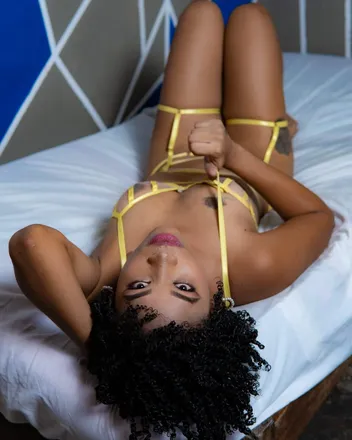 OnlyFans cuenta rihannamendez12 header 2
