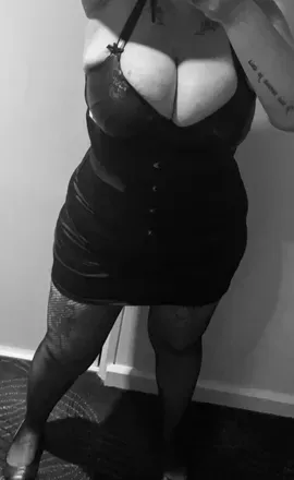 OnlyFans account  wholelottacurves avatar 1