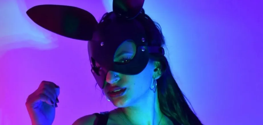 OnlyFans cuenta june-sae header 2