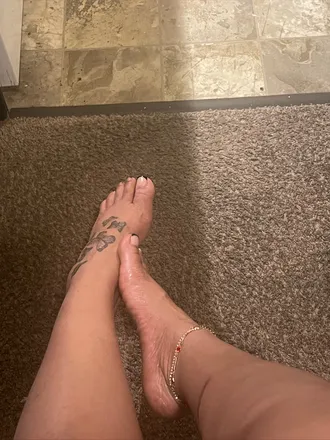 OnlyFans cuenta charmingpeachfeet header 2