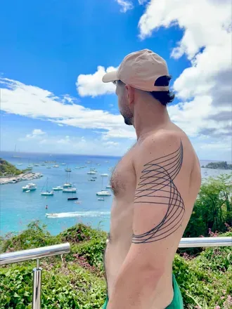 OnlyFans cuenta andresundressed avatar 1