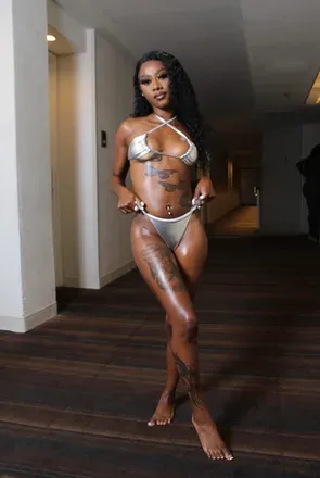 OnlyFans cuenta therealaamourrrr.k header 2