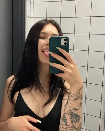 OnlyFans cuenta karine777 avatar 1