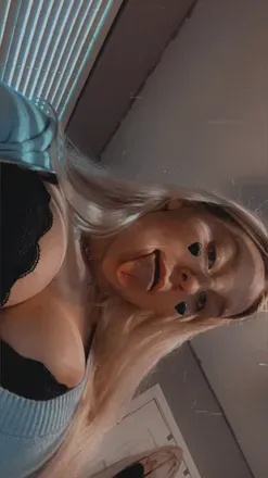 OnlyFans of emberlumibloom