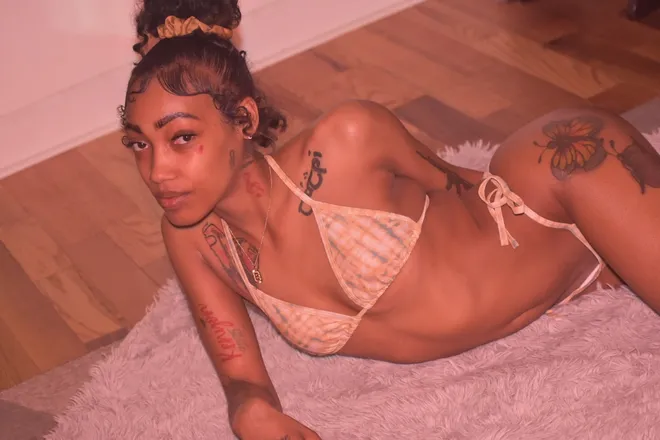OnlyFans cuenta elaineshouse_ header 2