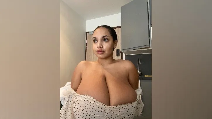 OnlyFans cuenta thegirlinred0 header 2