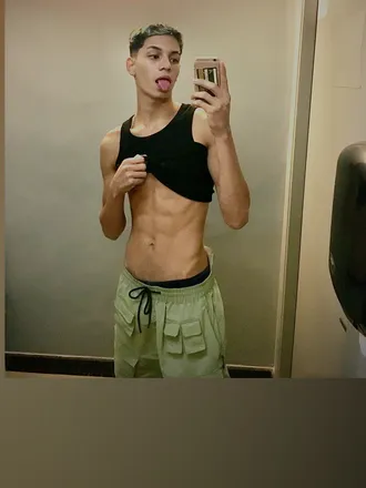 OnlyFans cuenta zo_noviin header 2