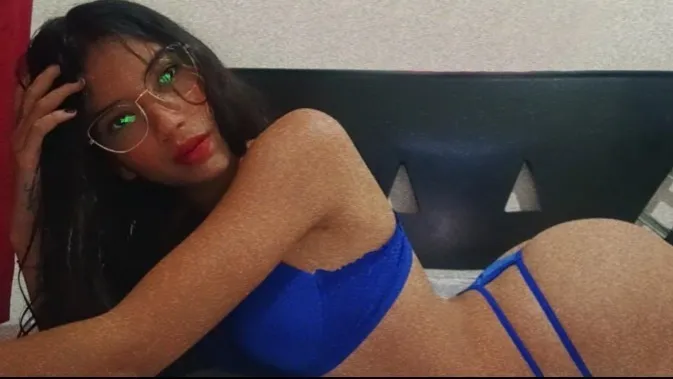 OnlyFans cuenta little_isabella18 header 2
