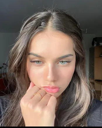 OnlyFans cuenta feet.monika.ofc avatar 1