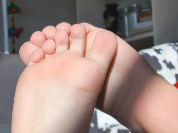 OnlyFans cuenta kikibfeet header 2