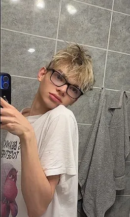 OnlyFans cuenta adamhrvth1 avatar 1