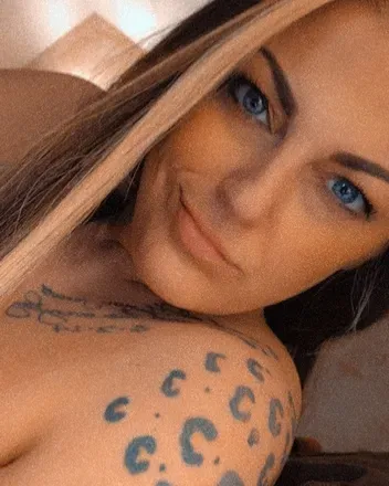 OnlyFans cuenta bigbrunettetatted avatar 1