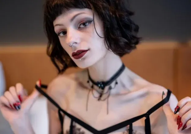 OnlyFans cuenta prettybones header 2