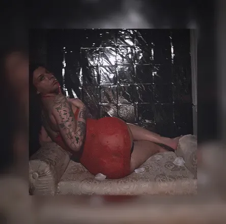 OnlyFans cuenta sexierinred header 2