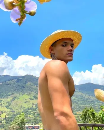 OnlyFans account  davidlozanoax header 2
