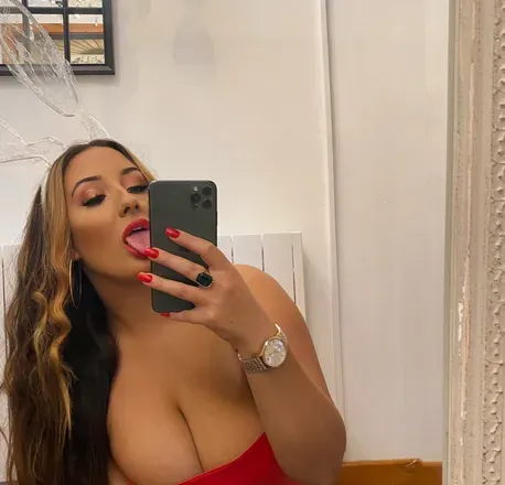 OnlyFans cuenta bustybrunettes avatar 1
