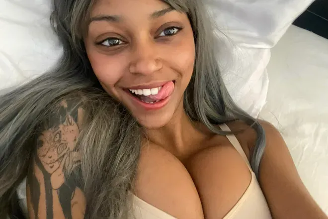 OnlyFans cuenta dolllyfied header 2