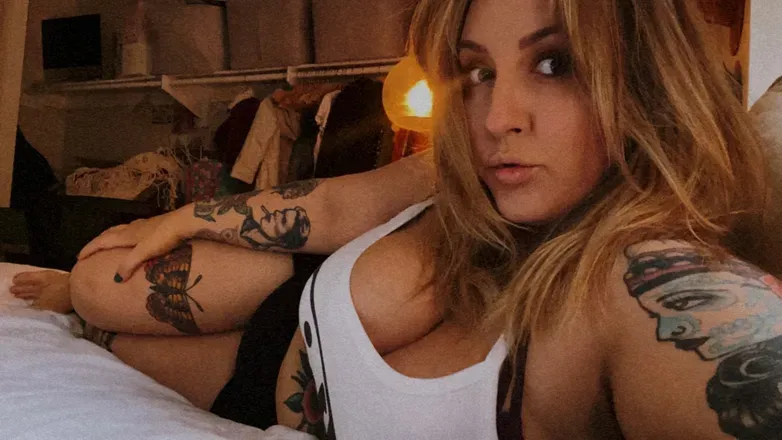 OnlyFans account  honkietonkangel header 2