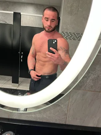OnlyFans account  itsryan23 header 2