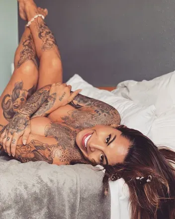 OnlyFans cuenta a-domme header 2
